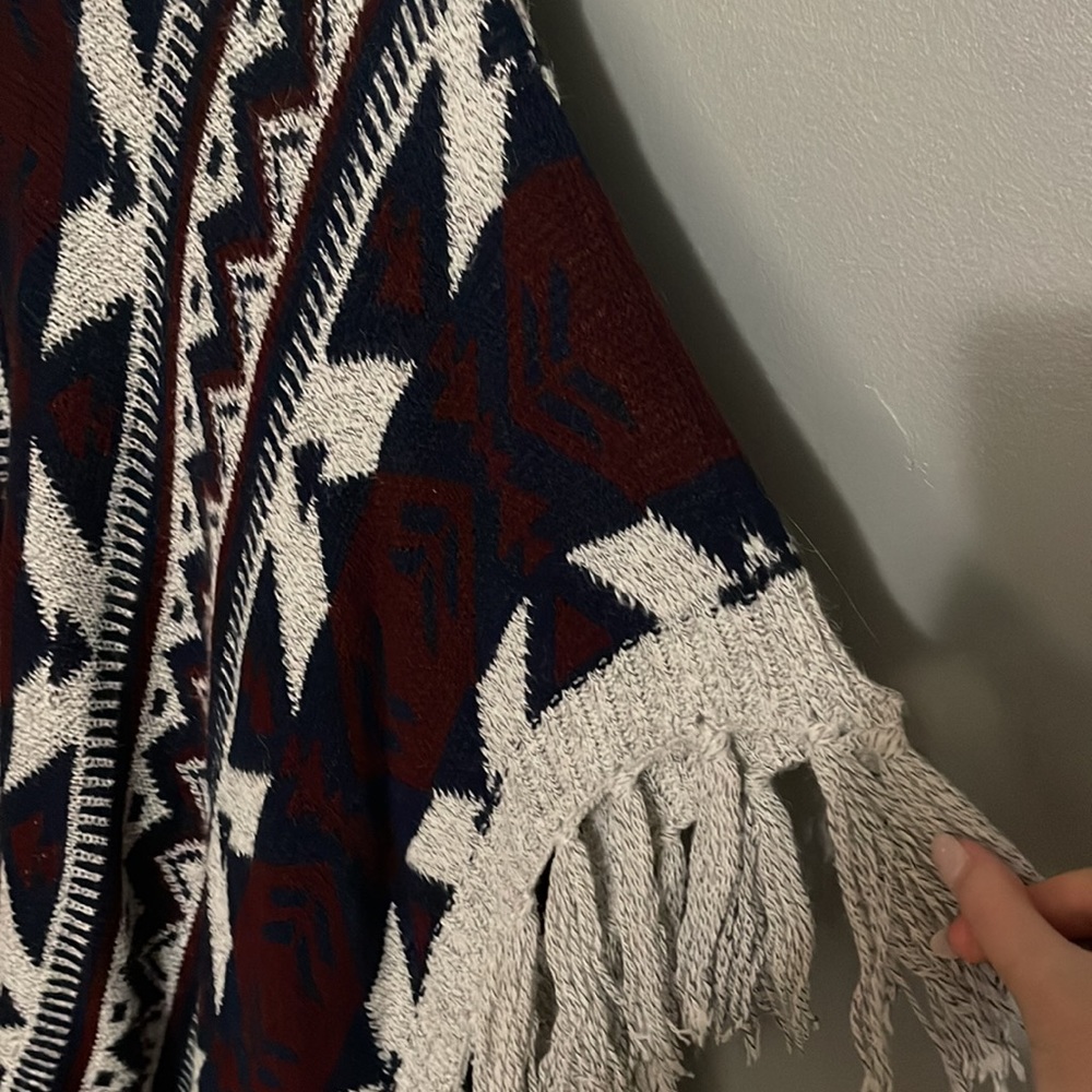 Aztec Patterned Shaw - Picture 4 of 6